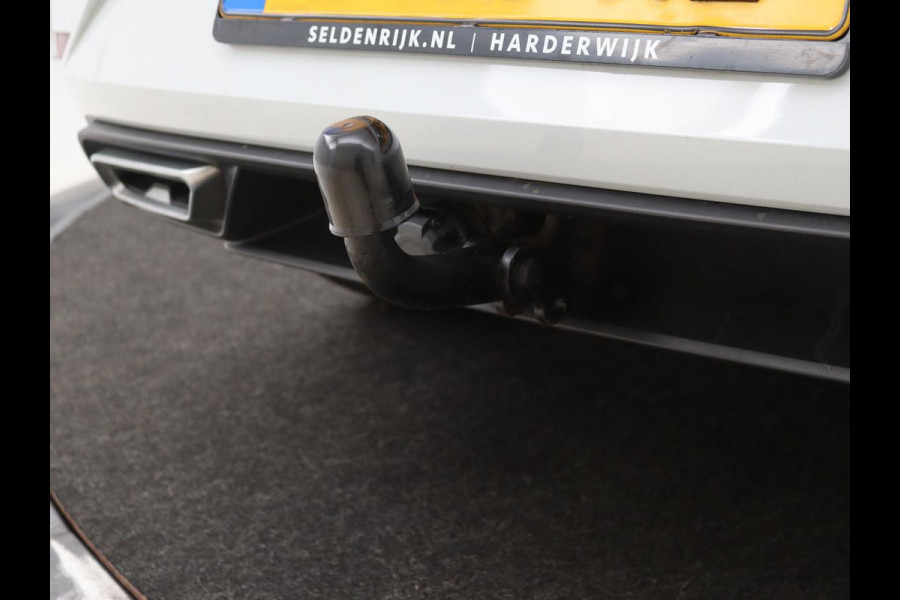 Seat Leon 1.5 eTSI FR Intens | Stoel & stuurverwarming | Trekhaak | Adaptive cruise | Navigatie | Parkeerhulp | Full LED
