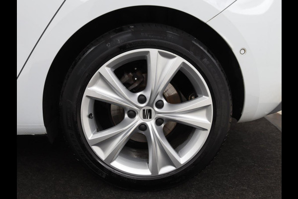 Seat Leon 1.5 eTSI FR Intens | Stoel & stuurverwarming | Trekhaak | Adaptive cruise | Navigatie | Parkeerhulp | Full LED