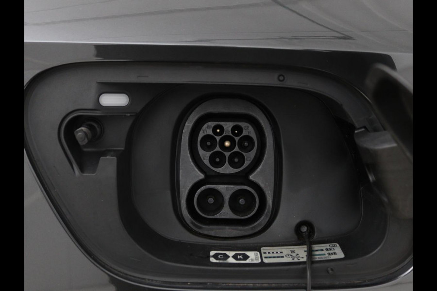 Volkswagen ID.4 First 77 kWh | Warmtepomp | Stoel & stuurverwarming | Carplay | Adaptive cruise | Full LED | Half leder | Navigatie | Parkeerhulp