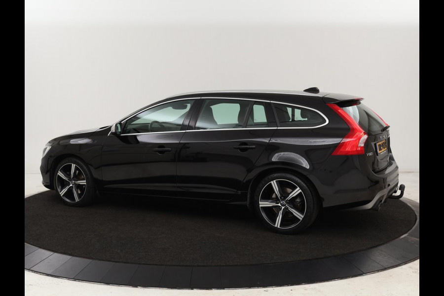 Volvo V60 1.5 T3 R-Design | Stoelverwarming | Xenon | Leder/Alcantara | Navigatie | Trekhaak | Parkeerhulp | Climate control | Cruise control