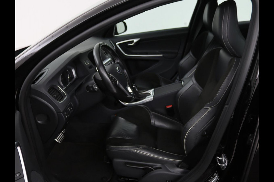 Volvo V60 1.5 T3 R-Design | Stoelverwarming | Xenon | Leder/Alcantara | Navigatie | Trekhaak | Parkeerhulp | Climate control | Cruise control