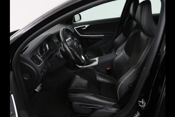 Volvo V60 1.5 T3 R-Design | Stoelverwarming | Xenon | Leder/Alcantara | Navigatie | Trekhaak | Parkeerhulp | Climate control | Cruise control
