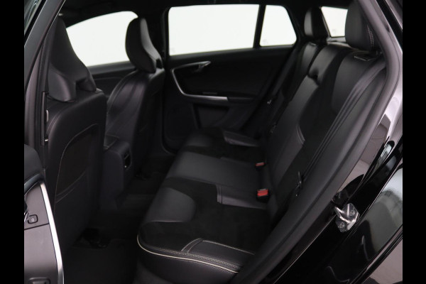 Volvo V60 1.5 T3 R-Design | Stoelverwarming | Xenon | Leder/Alcantara | Navigatie | Trekhaak | Parkeerhulp | Climate control | Cruise control