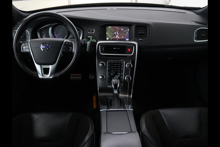 Volvo V60 1.5 T3 R-Design | Stoelverwarming | Xenon | Leder/Alcantara | Navigatie | Trekhaak | Parkeerhulp | Climate control | Cruise control