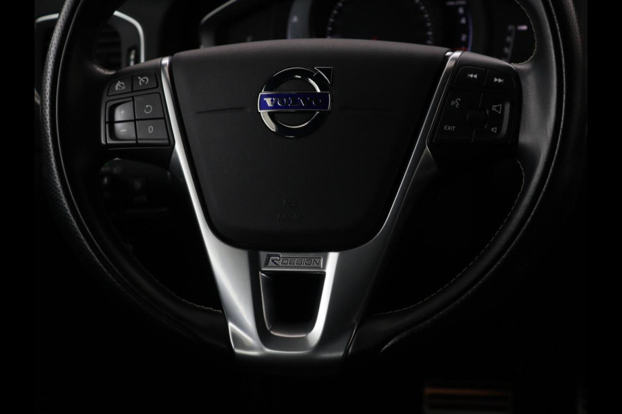 Volvo V60 1.5 T3 R-Design | Stoelverwarming | Xenon | Leder/Alcantara | Navigatie | Trekhaak | Parkeerhulp | Climate control | Cruise control