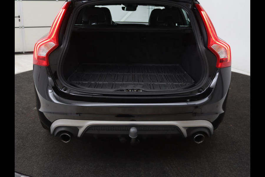 Volvo V60 1.5 T3 R-Design | Stoelverwarming | Xenon | Leder/Alcantara | Navigatie | Trekhaak | Parkeerhulp | Climate control | Cruise control
