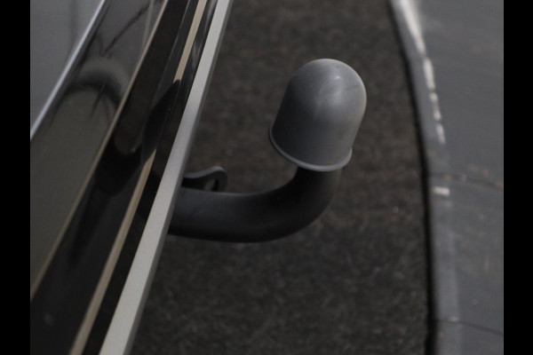 Volvo V60 1.5 T3 R-Design | Stoelverwarming | Xenon | Leder/Alcantara | Navigatie | Trekhaak | Parkeerhulp | Climate control | Cruise control