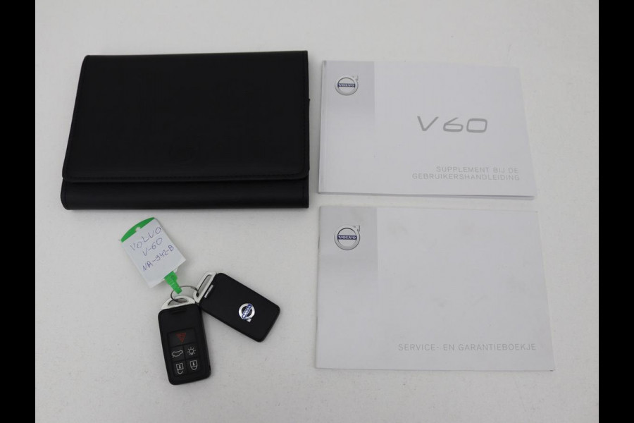 Volvo V60 1.5 T3 R-Design | Stoelverwarming | Xenon | Leder/Alcantara | Navigatie | Trekhaak | Parkeerhulp | Climate control | Cruise control