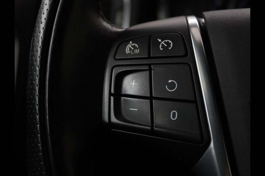 Volvo V60 1.5 T3 R-Design | Stoelverwarming | Xenon | Leder/Alcantara | Navigatie | Trekhaak | Parkeerhulp | Climate control | Cruise control