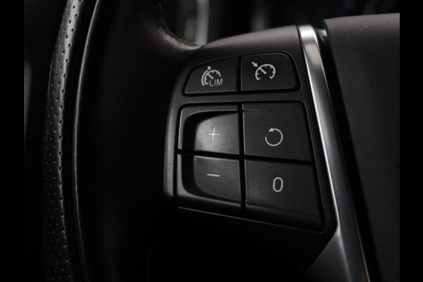 Volvo V60 1.5 T3 R-Design | Stoelverwarming | Xenon | Leder/Alcantara | Navigatie | Trekhaak | Parkeerhulp | Climate control | Cruise control