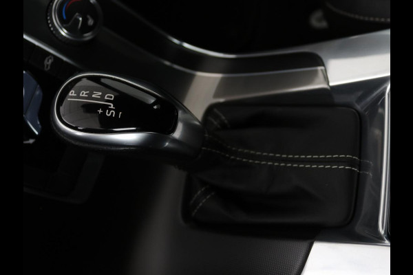 Volvo V60 1.5 T3 R-Design | Stoelverwarming | Xenon | Leder/Alcantara | Navigatie | Trekhaak | Parkeerhulp | Climate control | Cruise control