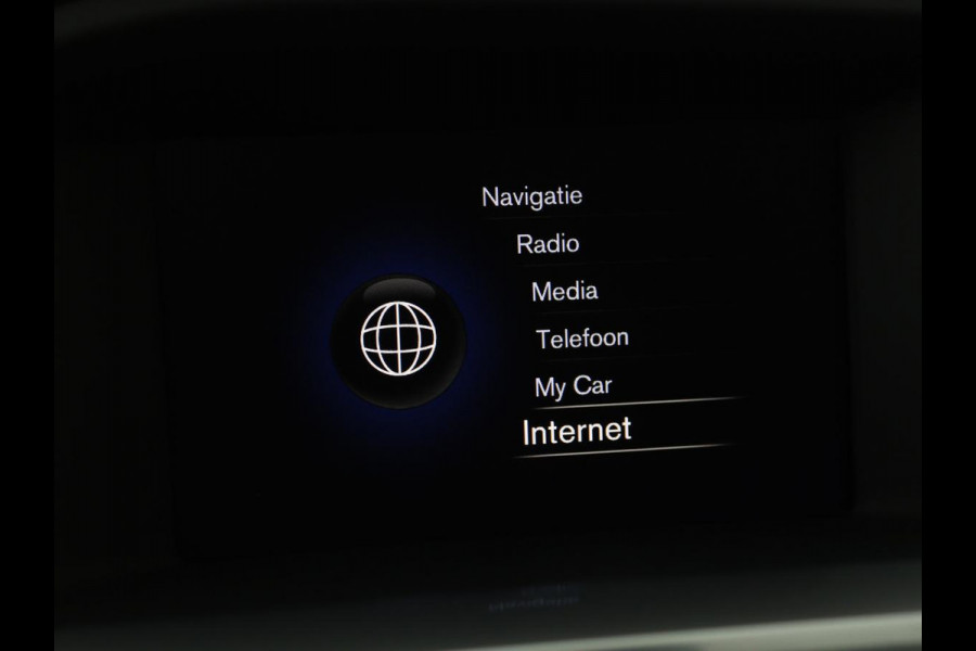Volvo V60 1.5 T3 R-Design | Stoelverwarming | Xenon | Leder/Alcantara | Navigatie | Trekhaak | Parkeerhulp | Climate control | Cruise control
