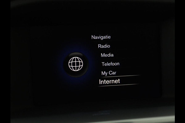 Volvo V60 1.5 T3 R-Design | Stoelverwarming | Xenon | Leder/Alcantara | Navigatie | Trekhaak | Parkeerhulp | Climate control | Cruise control
