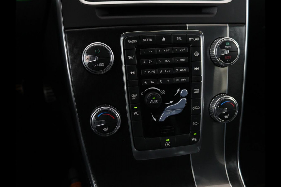 Volvo V60 1.5 T3 R-Design | Stoelverwarming | Xenon | Leder/Alcantara | Navigatie | Trekhaak | Parkeerhulp | Climate control | Cruise control