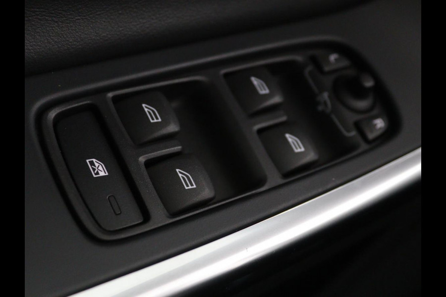 Volvo V60 1.5 T3 R-Design | Stoelverwarming | Xenon | Leder/Alcantara | Navigatie | Trekhaak | Parkeerhulp | Climate control | Cruise control