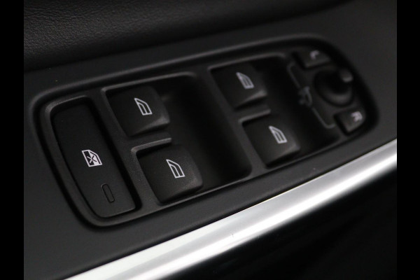 Volvo V60 1.5 T3 R-Design | Stoelverwarming | Xenon | Leder/Alcantara | Navigatie | Trekhaak | Parkeerhulp | Climate control | Cruise control
