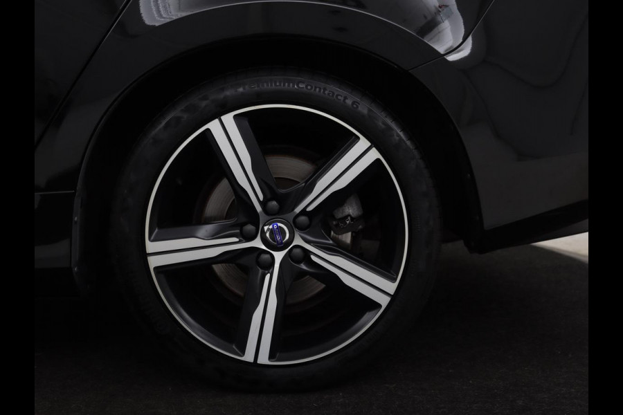 Volvo V60 1.5 T3 R-Design | Stoelverwarming | Xenon | Leder/Alcantara | Navigatie | Trekhaak | Parkeerhulp | Climate control | Cruise control