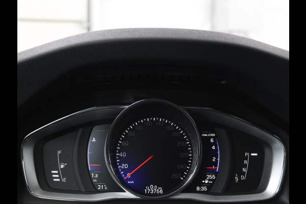 Volvo V60 1.5 T3 R-Design | Stoelverwarming | Xenon | Leder/Alcantara | Navigatie | Trekhaak | Parkeerhulp | Climate control | Cruise control