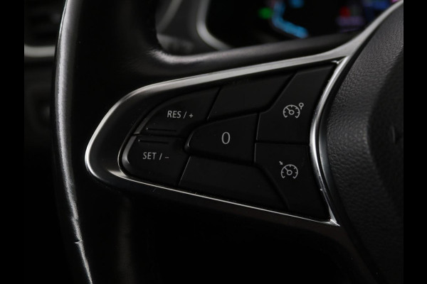 Renault Captur 1.6 E-Tech Hybrid 145 Initiale Paris | Leder | Stoel & stuurverwarming | Camera | Full LED | Park Assist | Carplay | BOSE Sound