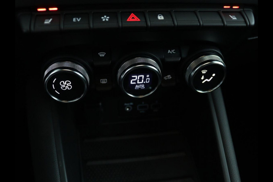 Renault Captur 1.6 E-Tech Hybrid 145 Initiale Paris | Leder | Stoel & stuurverwarming | Camera | Full LED | Park Assist | Carplay | BOSE Sound