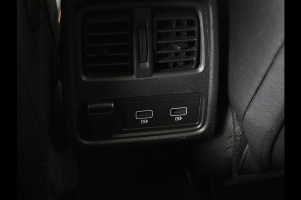 Renault Captur 1.6 E-Tech Hybrid 145 Initiale Paris | Leder | Stoel & stuurverwarming | Camera | Full LED | Park Assist | Carplay | BOSE Sound