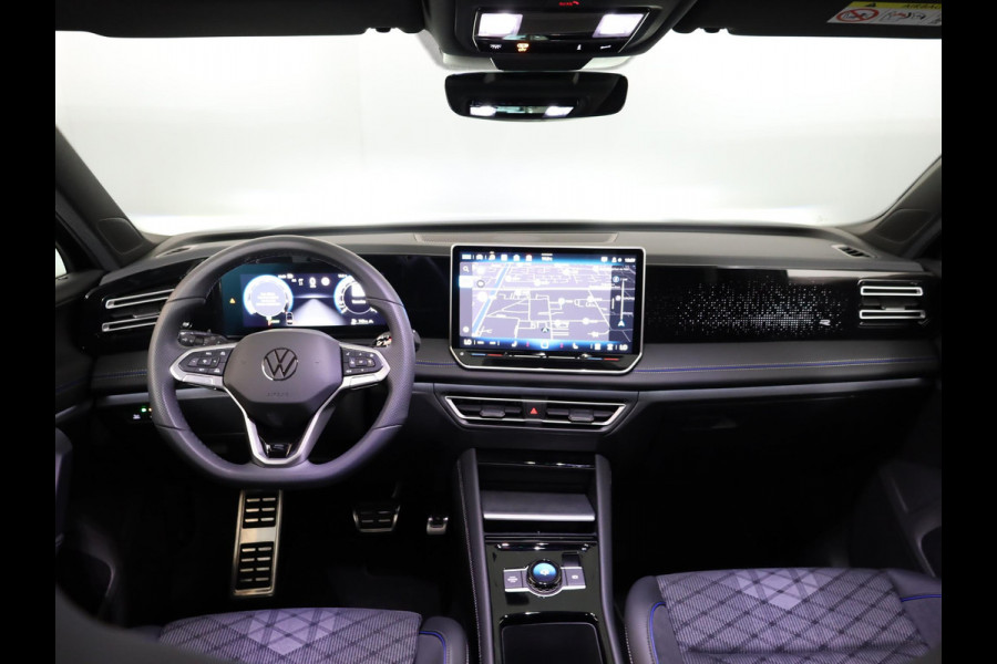 Volkswagen Tiguan 1.5 eTSI R-Line Edition 150 pk Automaat (DSG) | Navigatie | Parkeersensoren (Park assist) | Rondomzicht camera | Matrix LED koplampen | Black Style pakket | R-Line |