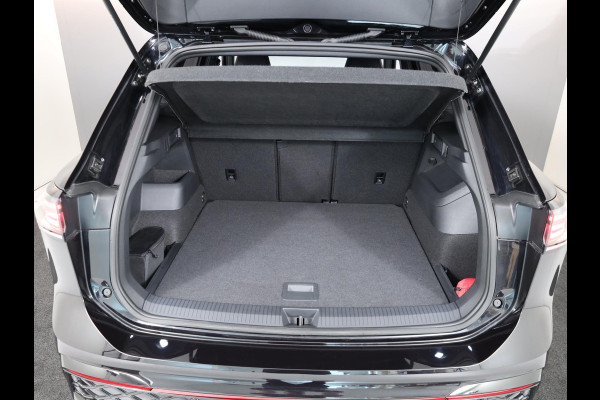 Volkswagen Tiguan 1.5 eTSI R-Line Edition 150 pk Automaat (DSG) | Navigatie | Parkeersensoren (Park assist) | Rondomzicht camera | Matrix LED koplampen | Black Style pakket | R-Line |