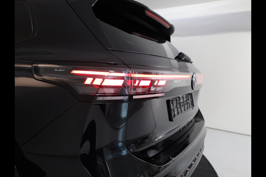 Volkswagen Tiguan 1.5 eTSI R-Line Edition 150 pk Automaat (DSG) | Navigatie | Parkeersensoren (Park assist) | Rondomzicht camera | Matrix LED koplampen | Black Style pakket | R-Line |