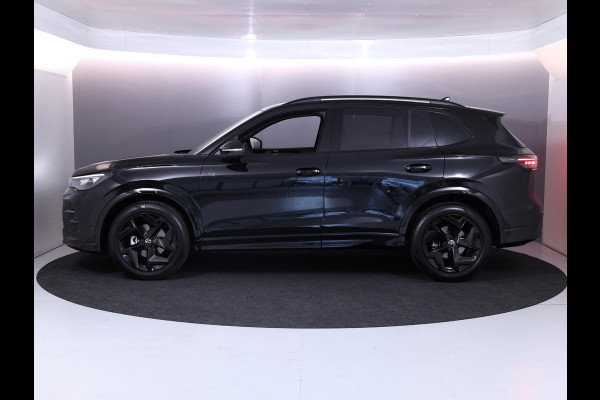 Volkswagen Tiguan 1.5 eTSI R-Line Edition 150 pk Automaat (DSG) | Navigatie | Parkeersensoren (Park assist) | Rondomzicht camera | Matrix LED koplampen | Black Style pakket | R-Line |