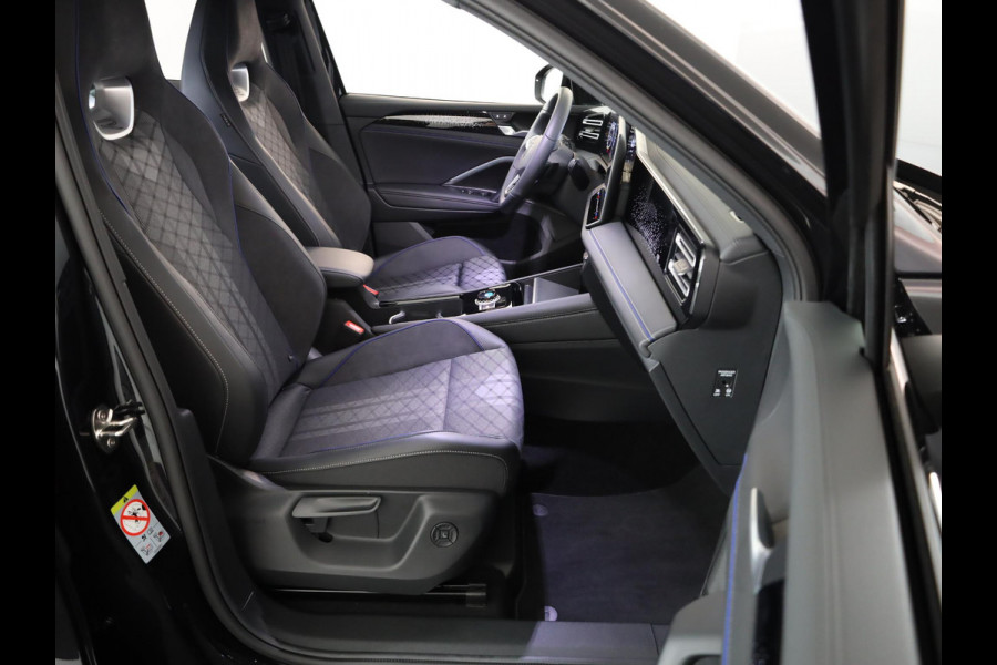 Volkswagen Tiguan 1.5 eTSI R-Line Edition 150 pk Automaat (DSG) | Navigatie | Parkeersensoren (Park assist) | Rondomzicht camera | Matrix LED koplampen | Black Style pakket | R-Line |