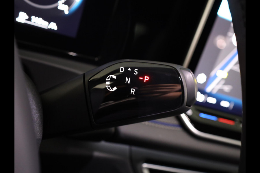 Volkswagen Tiguan 1.5 eTSI R-Line Edition 150 pk Automaat (DSG) | Navigatie | Parkeersensoren (Park assist) | Rondomzicht camera | Matrix LED koplampen | Black Style pakket | R-Line |