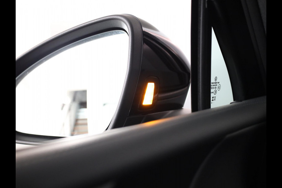 Volkswagen Tiguan 1.5 eTSI R-Line Edition 150 pk Automaat (DSG) | Navigatie | Parkeersensoren (Park assist) | Rondomzicht camera | Matrix LED koplampen | Black Style pakket | R-Line |
