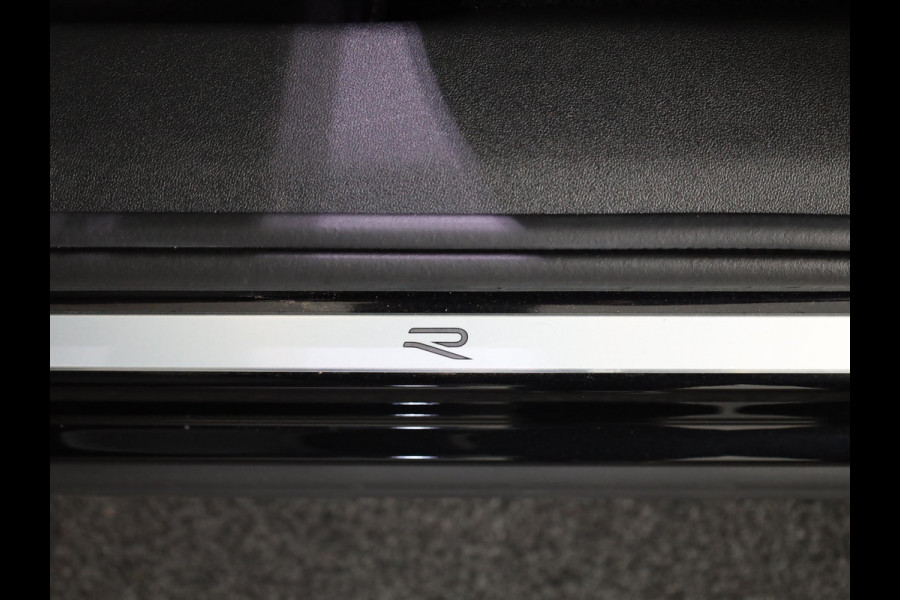 Volkswagen Tiguan 1.5 eTSI R-Line Edition 150 pk Automaat (DSG) | Navigatie | Parkeersensoren (Park assist) | Rondomzicht camera | Matrix LED koplampen | Black Style pakket | R-Line |