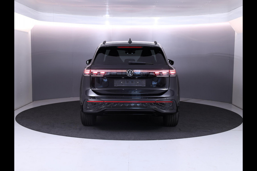 Volkswagen Tiguan 1.5 eTSI R-Line Edition 150 pk Automaat (DSG) | Navigatie | Parkeersensoren (Park assist) | Rondomzicht camera | Matrix LED koplampen | Black Style pakket | R-Line |