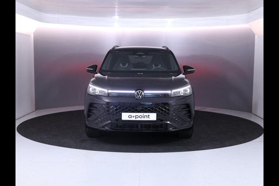 Volkswagen Tiguan 1.5 eTSI R-Line Edition 150 pk Automaat (DSG) | Navigatie | Parkeersensoren (Park assist) | Rondomzicht camera | Matrix LED koplampen | Black Style pakket | R-Line |