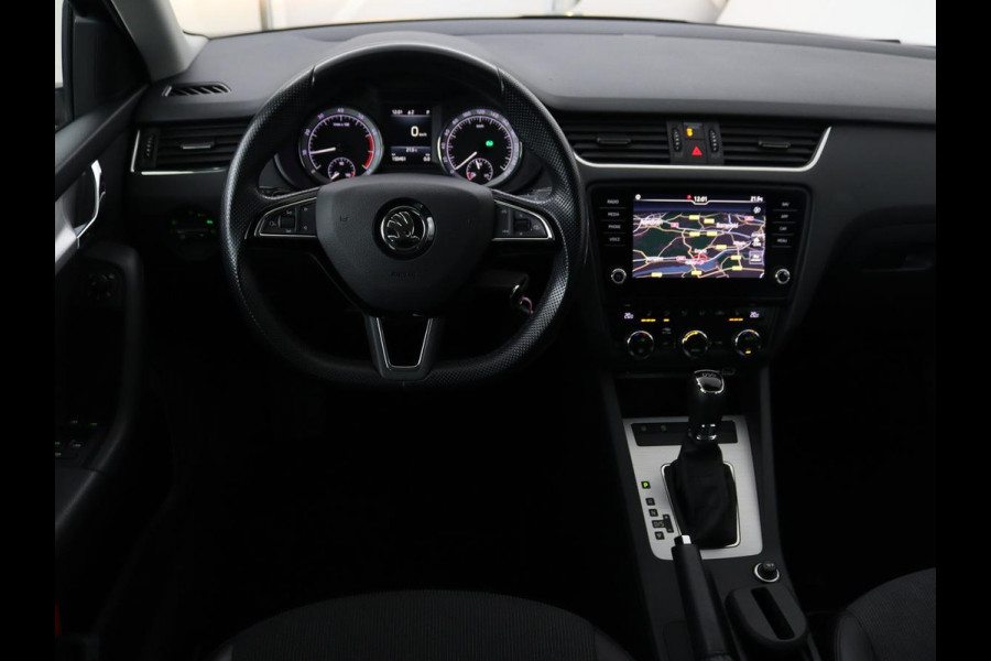 Škoda Octavia 1.5 TSI Business Edition | Stoelverwarming | Trekhaak | Carplay | Half leder | Navigatie | Climate control | Parkeerhulp | Cruise control