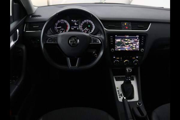 Škoda Octavia 1.5 TSI Business Edition | Stoelverwarming | Trekhaak | Carplay | Half leder | Navigatie | Climate control | Parkeerhulp | Cruise control
