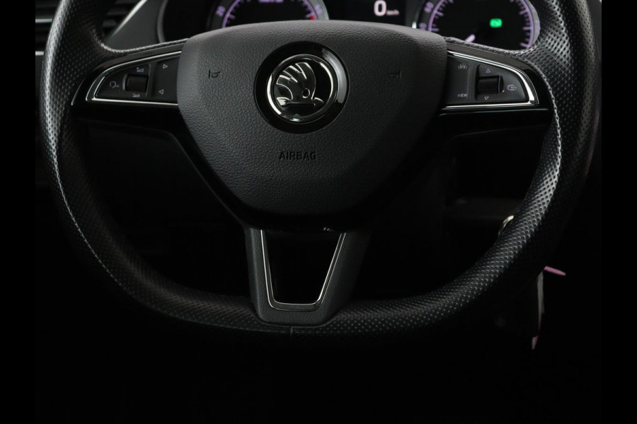 Škoda Octavia 1.5 TSI Business Edition | Stoelverwarming | Trekhaak | Carplay | Half leder | Navigatie | Climate control | Parkeerhulp | Cruise control