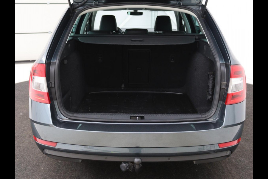 Škoda Octavia 1.5 TSI Business Edition | Stoelverwarming | Trekhaak | Carplay | Half leder | Navigatie | Climate control | Parkeerhulp | Cruise control