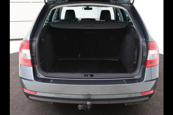 Škoda Octavia 1.5 TSI Business Edition | Stoelverwarming | Trekhaak | Carplay | Half leder | Navigatie | Climate control | Parkeerhulp | Cruise control