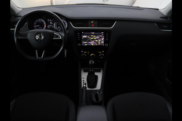 Škoda Octavia 1.5 TSI Business Edition | Stoelverwarming | Trekhaak | Carplay | Half leder | Navigatie | Climate control | Parkeerhulp | Cruise control