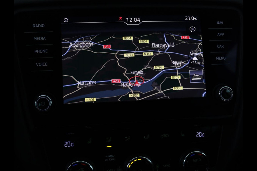 Škoda Octavia 1.5 TSI Business Edition | Stoelverwarming | Trekhaak | Carplay | Half leder | Navigatie | Climate control | Parkeerhulp | Cruise control