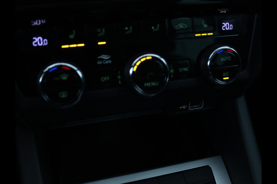 Škoda Octavia 1.5 TSI Business Edition | Stoelverwarming | Trekhaak | Carplay | Half leder | Navigatie | Climate control | Parkeerhulp | Cruise control