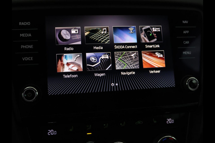 Škoda Octavia 1.5 TSI Business Edition | Stoelverwarming | Trekhaak | Carplay | Half leder | Navigatie | Climate control | Parkeerhulp | Cruise control