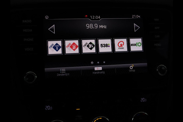 Škoda Octavia 1.5 TSI Business Edition | Stoelverwarming | Trekhaak | Carplay | Half leder | Navigatie | Climate control | Parkeerhulp | Cruise control