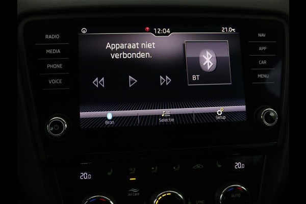 Škoda Octavia 1.5 TSI Business Edition | Stoelverwarming | Trekhaak | Carplay | Half leder | Navigatie | Climate control | Parkeerhulp | Cruise control