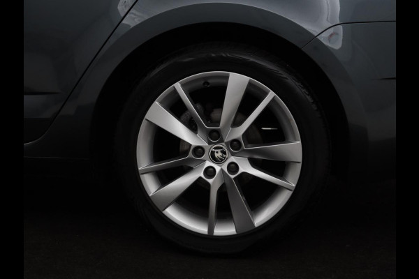 Škoda Octavia 1.5 TSI Business Edition | Stoelverwarming | Trekhaak | Carplay | Half leder | Navigatie | Climate control | Parkeerhulp | Cruise control
