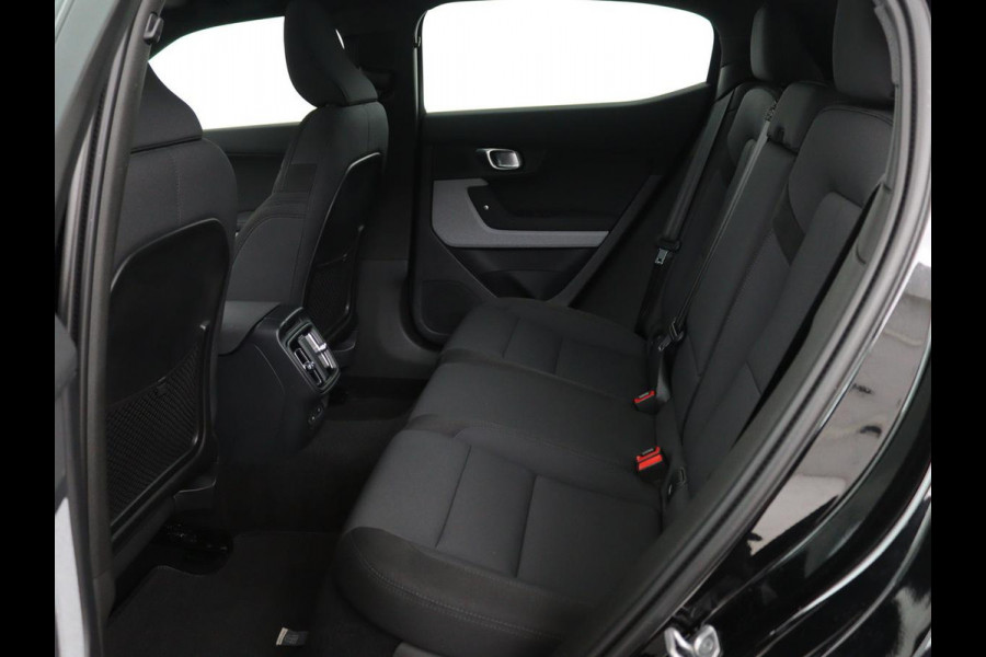 Polestar 2 Long Range Dual Motor Launch Edition 78kWh | Panoramadak | Trekhaak | Stoel & stuurverwarming | 360 camera | Adaptive cruise | Harman/Kardon | Carplay