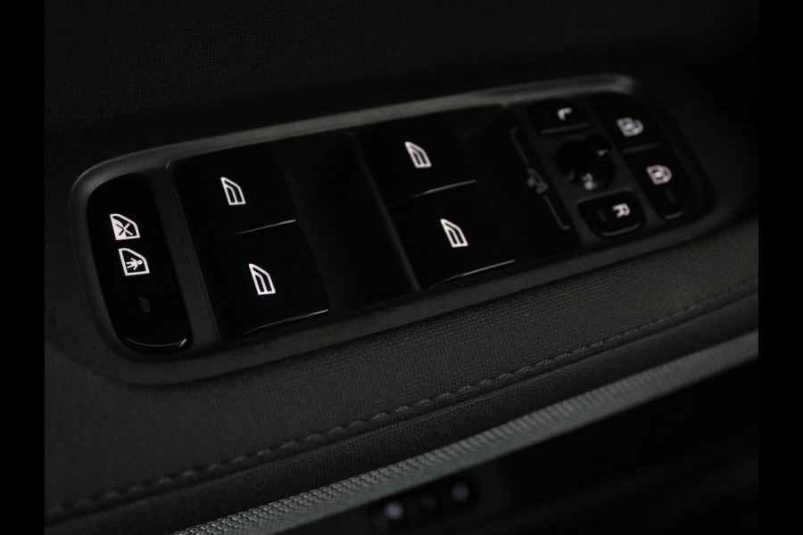 Polestar 2 Long Range Dual Motor Launch Edition 78kWh | Panoramadak | Trekhaak | Stoel & stuurverwarming | 360 camera | Adaptive cruise | Harman/Kardon | Carplay