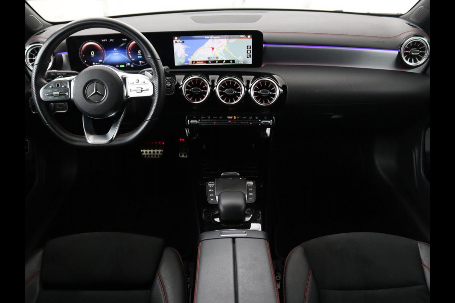 Mercedes-Benz CLA-Klasse Shooting Brake 250e Business Solution AMG Limited | Adaptive cruise | Stoelverwarming | Carplay | Sfeerverlichting | Leder/Alcantara | Navigatie | Full LED